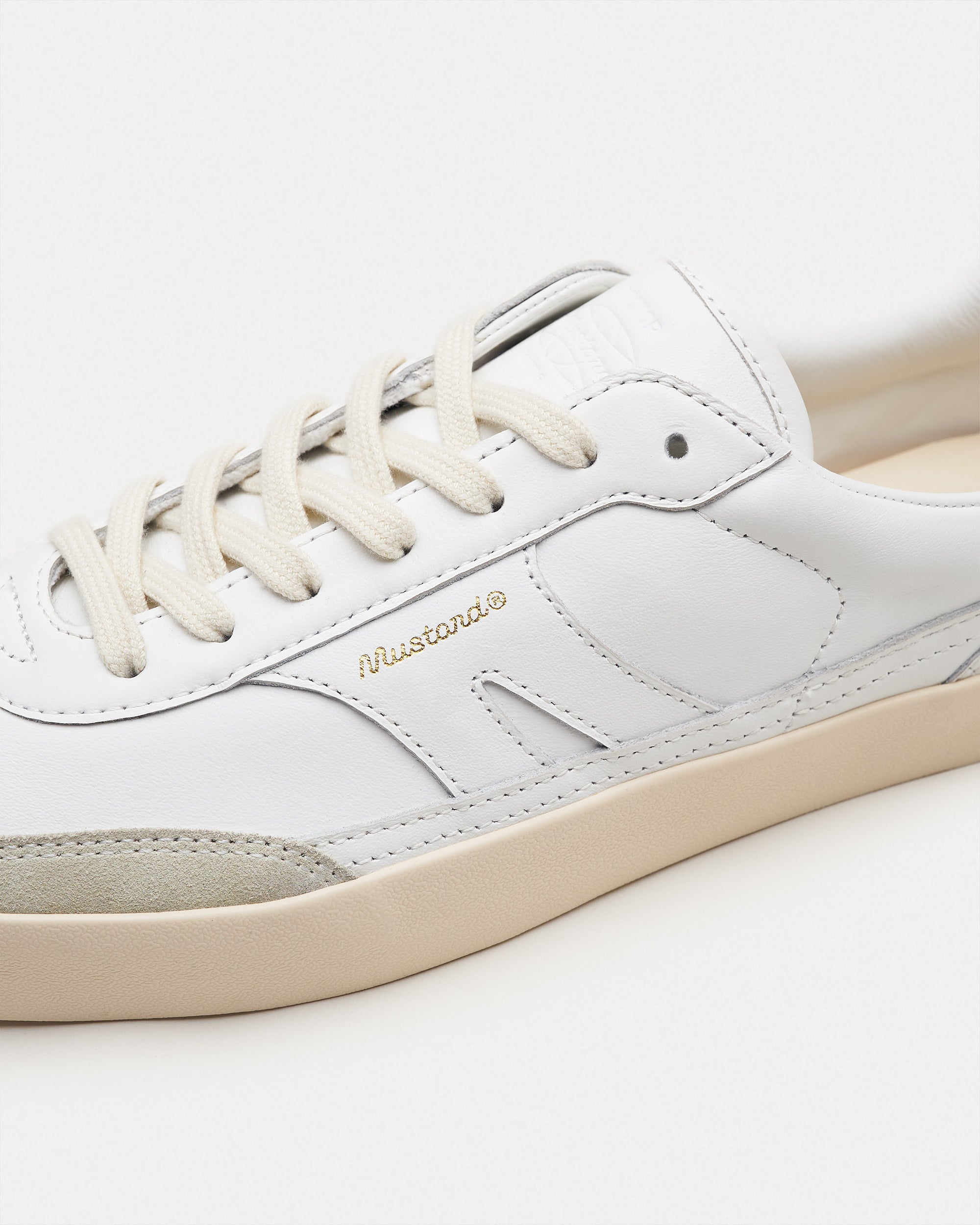 Victor Retro White