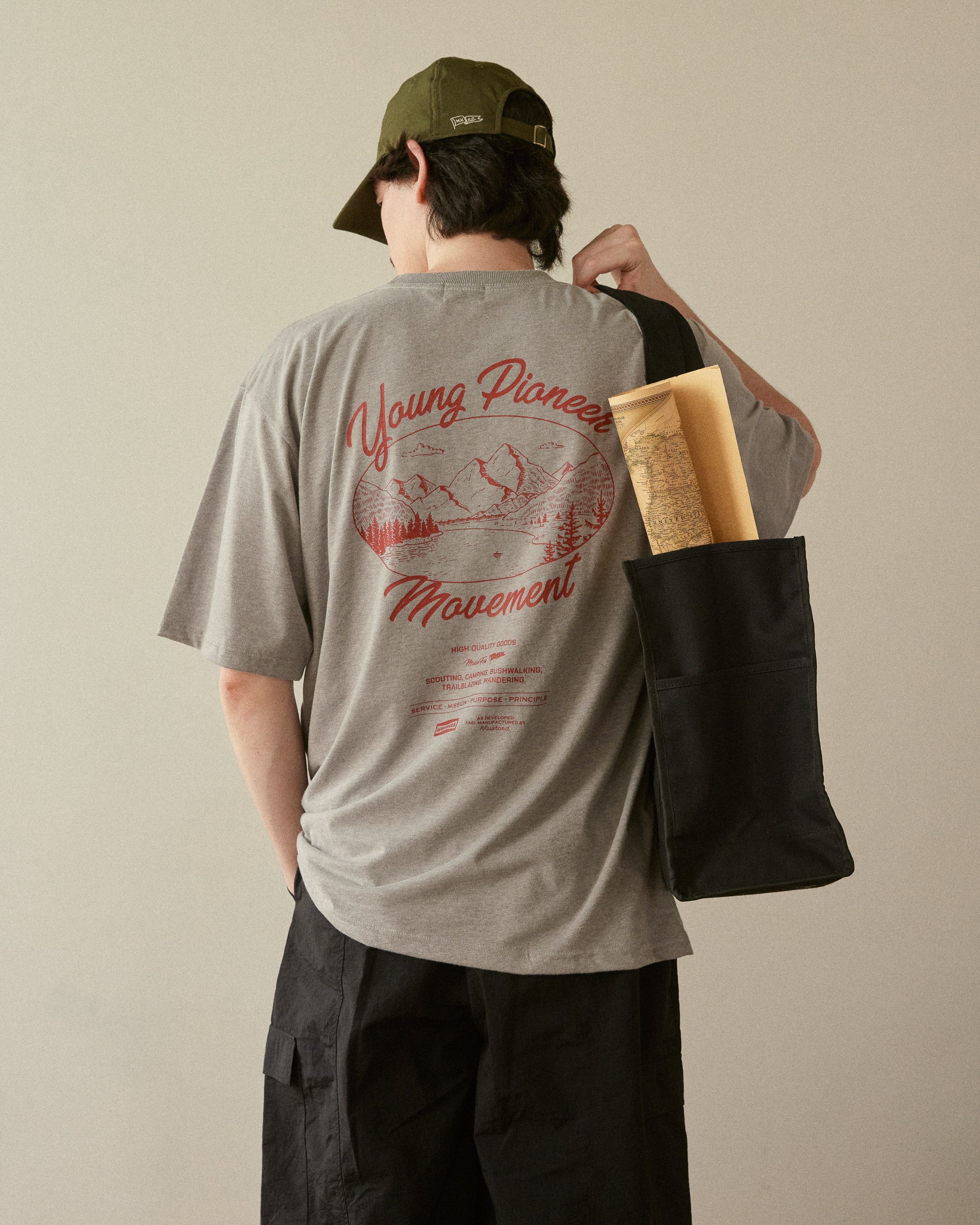 เสื้อยืด Young Pioneer - สีเทา
