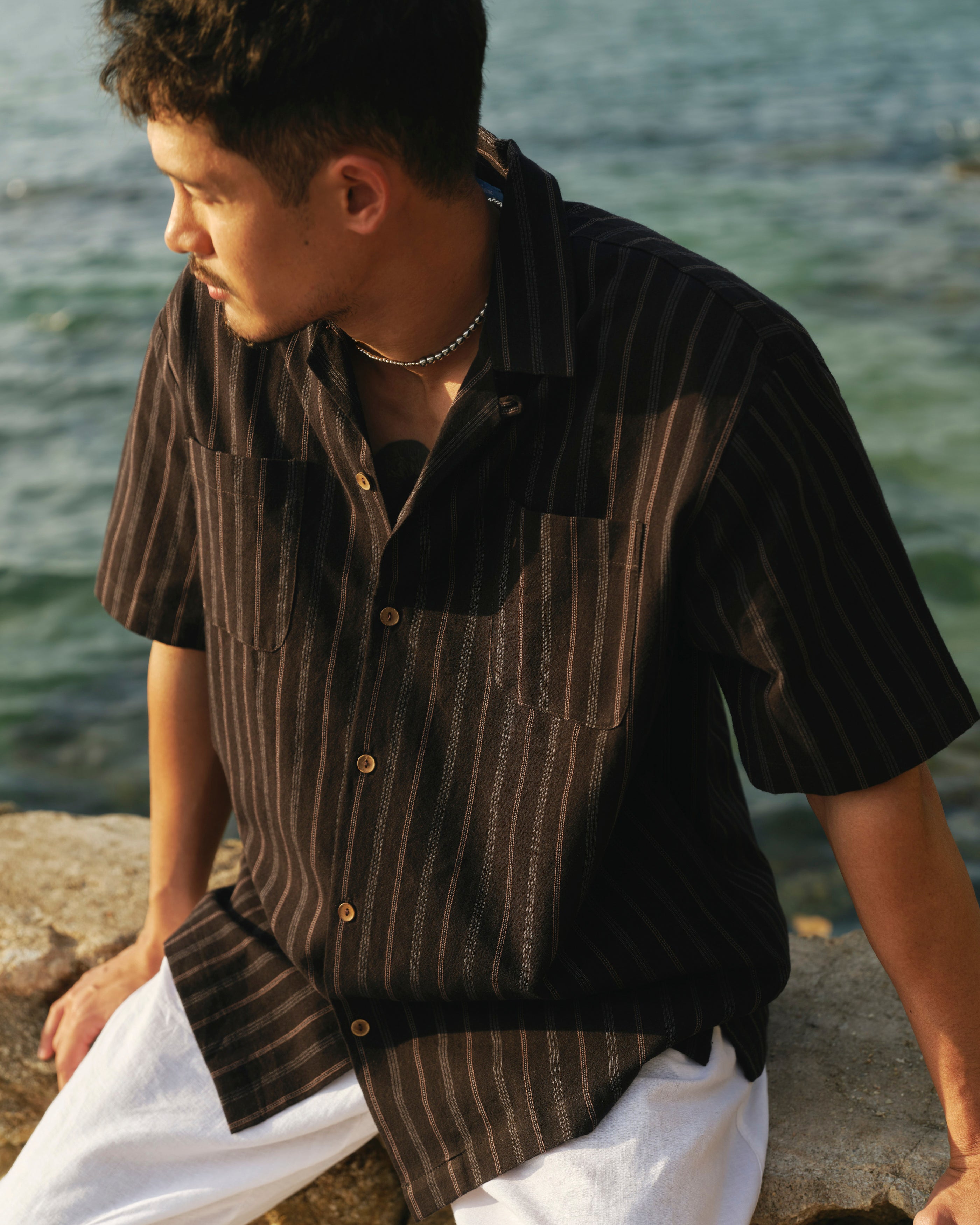 เสื้อเชิ้ต Laguna Pocket - ลายทางสีดำ
