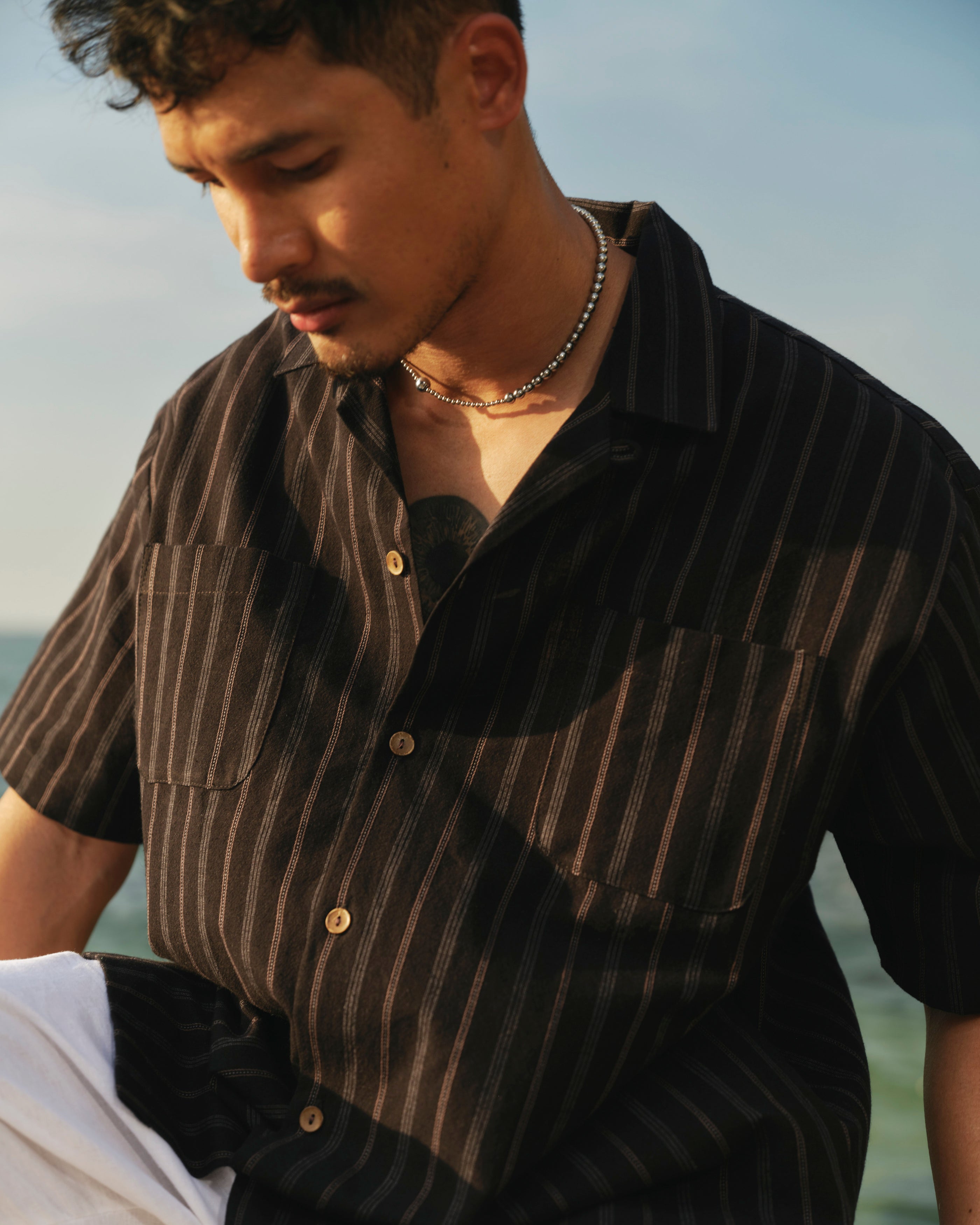 เสื้อเชิ้ต Laguna Pocket - ลายทางสีดำ